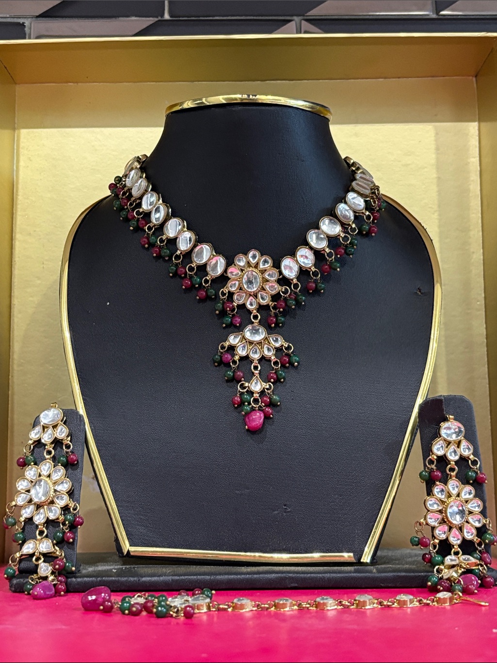 Elegant Kundan Necklace Set With Pink And Green Beads